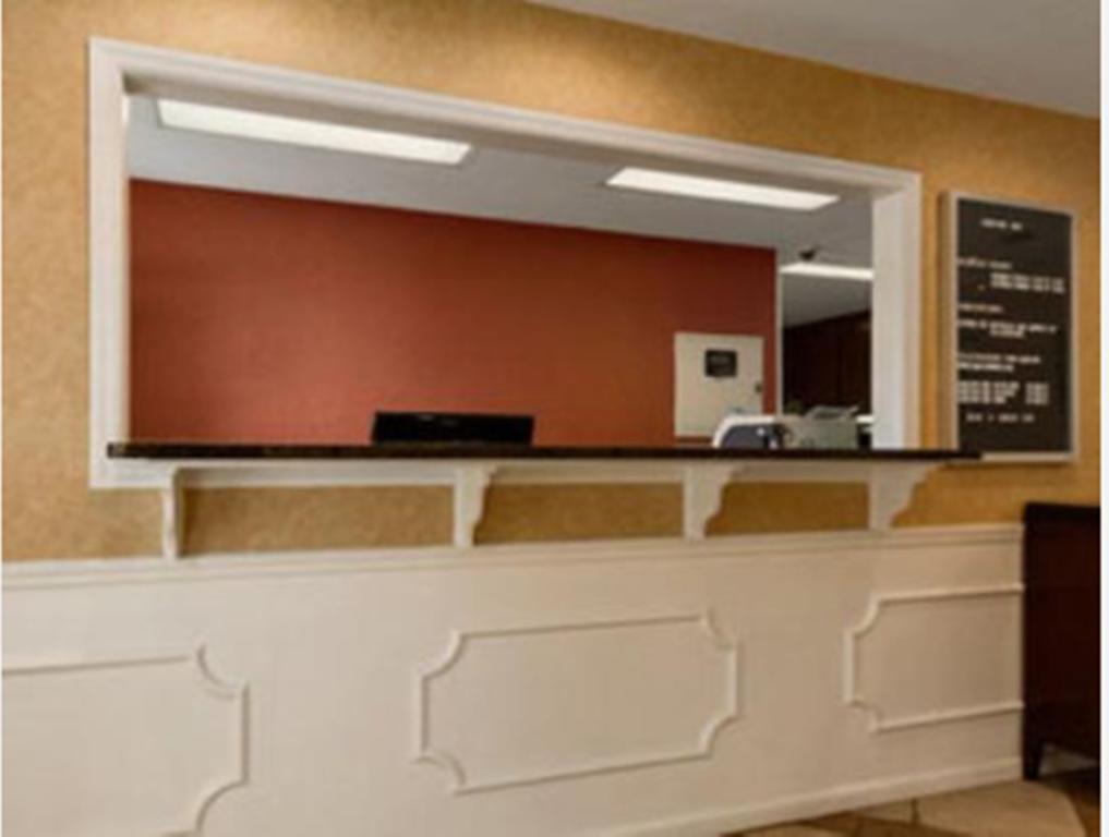 Baymont By Wyndham Sanford Hotel Interior photo