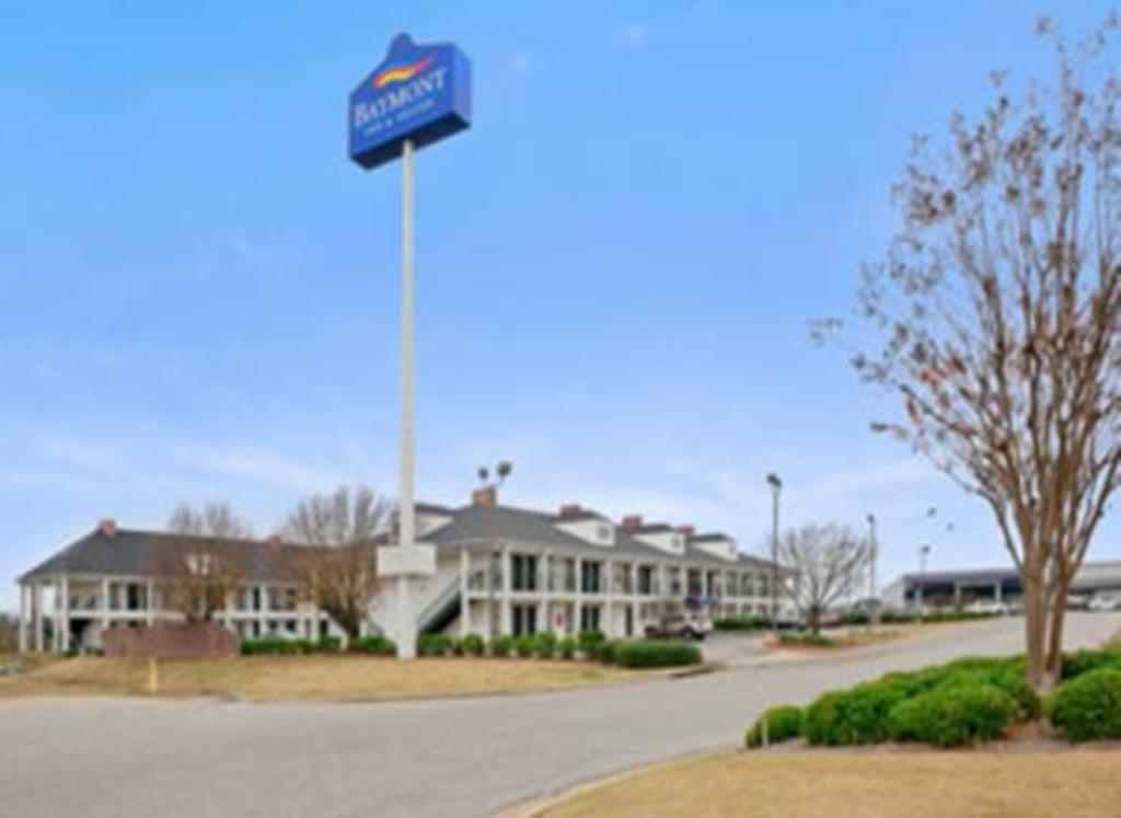 Baymont By Wyndham Sanford Hotel Exterior photo